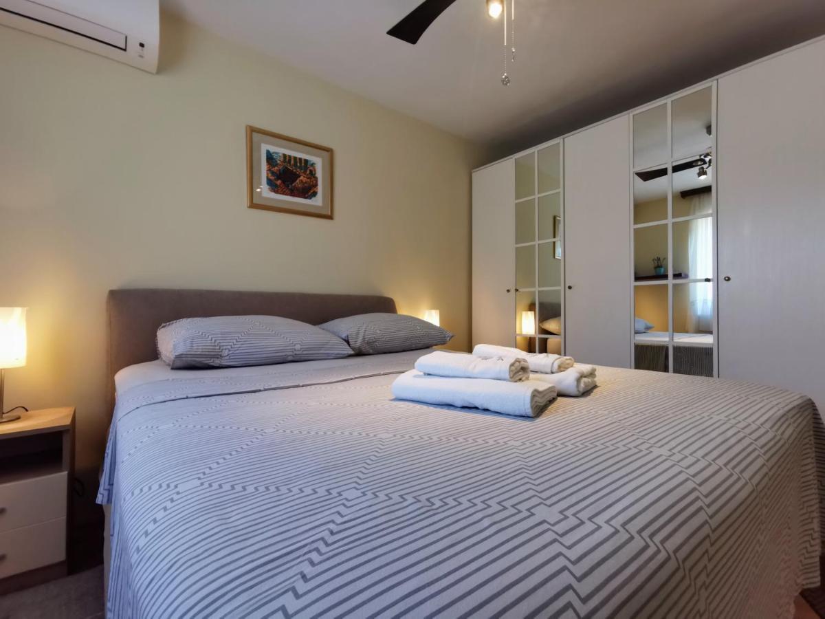 Villa Lille Trogir Buitenkant foto