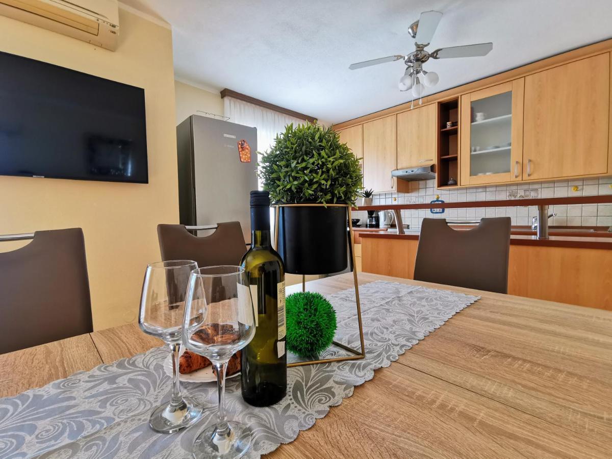Villa Lille Trogir Buitenkant foto